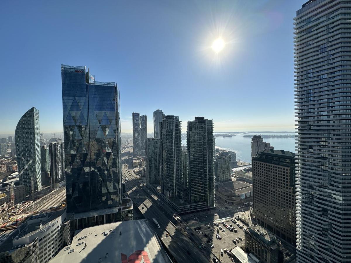 Luxury Downtown Toronto 2 Bedroom Suite With City And Lake Views And Free Parking Exterior foto