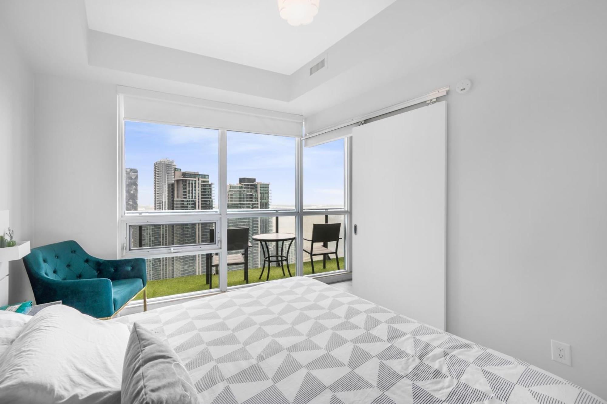 Luxury Downtown Toronto 2 Bedroom Suite With City And Lake Views And Free Parking Exterior foto